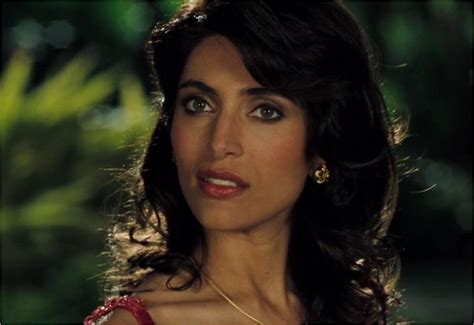 This Is How The Bond Girls Act In 'Casino Royale' .